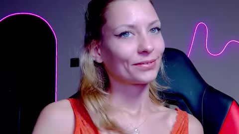 Snapshot of karoline121 chatting on October 8, 9:32 pm karoline121 online show from October 8, 9:32 pm