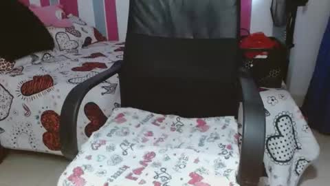 karoline_lov2 online show from October 21, 11:41 pm