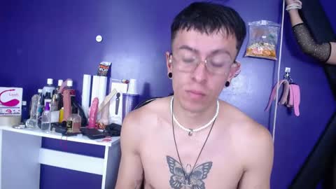 Snapshot of karoll_manson chatting on February 17, 5:01 pm karoll_manson online show from February 17, 5:01 pm
