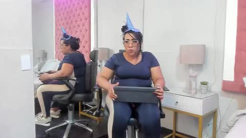 Snapshot of karolwestt chatting on October 4, 4:27 pm karolwestt online show from October 4, 4:27 pm
