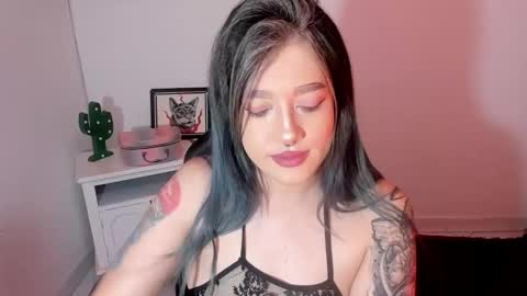 Snapshot of kat_apple chatting on October 19, 3:22 am Alicia online show from October 19, 3:22 am