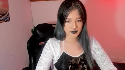 Snapshot of kat_apple chatting on October 20, 6:24 pm Alicia online show from October 20, 6:24 pm