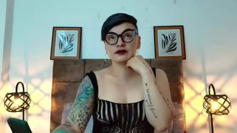 kat paradisse online show from June 24, 12:45 pm