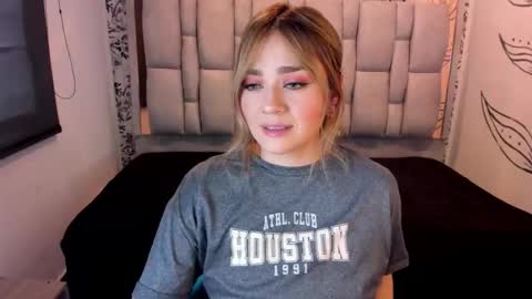 K A T A  H O O T online show from November 27, 8:49 pm