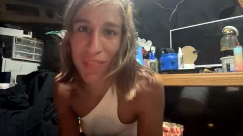 Snapshot of katelinxxx chatting on October 10, 3:56 am Katelin online show from October 10, 3:56 am