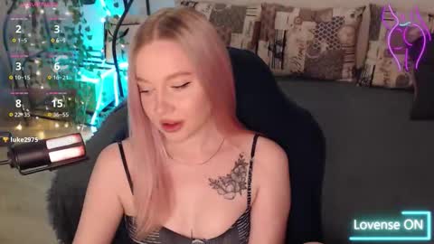Snapshot of katerinaxvold chatting on October 6, 3:52 pm Lisa online show from October 6, 3:52 pm