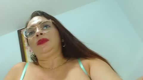 Snapshot of katerineleon chatting on February 9, 3:32 am katerineleon online show from February 9, 3:32 am