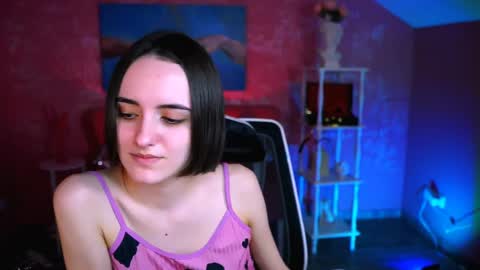 katewillows online show from April 5, 4:31 am