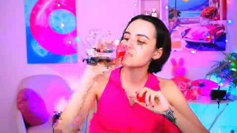 katewillows online show from February 5, 8:18 am