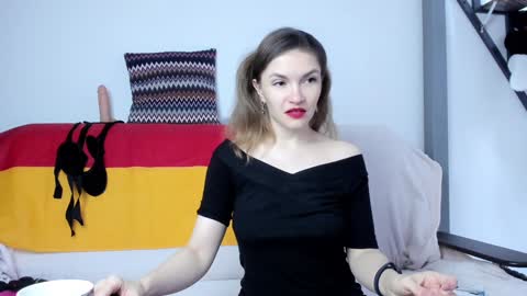 Katherine online show from December 5, 3:33 pm