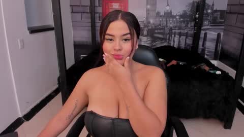 Snapshot of katia_bigboobs11 chatting on October 6, 9:38 am Katia online show from October 6, 9:38 am