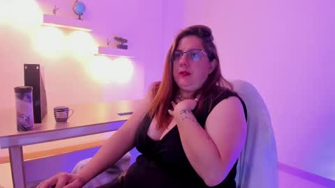 Snapshot of katiee_jones_ chatting on September 13, 1:46 pm Katherine online show from September 13, 1:46 pm
