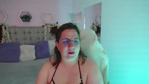 Snapshot of katiee_jones_ chatting on March 9, 12:31 pm Katherine online show from March 9, 12:31 pm