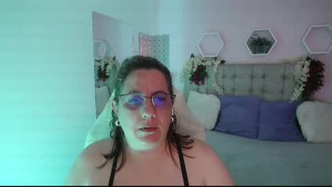 Snapshot of katiee_jones_ chatting on March 1, 3:49 pm Katherine online show from March 1, 3:49 pm