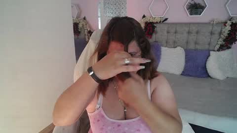 Snapshot of katiee_jones_ chatting on February 7, 12:39 pm Katherine online show from February 7, 12:39 pm