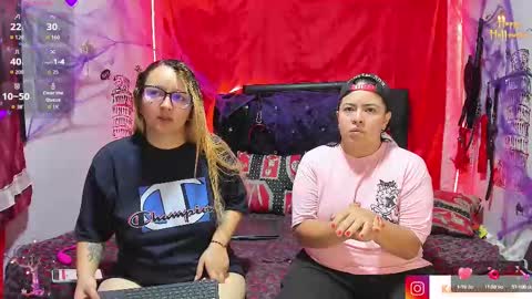 Snapshot of katieeandsharon chatting on October 20, 1:16 pm SHARON KATIEE online show from October 20, 1:16 pm