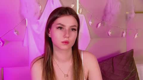 katiereeves online show from October 30, 7:14 pm