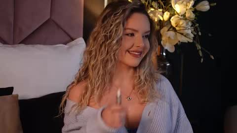 Snapshot of katjolie chatting on February 11, 8:42 pm KatJolie online show from February 11, 8:42 pm