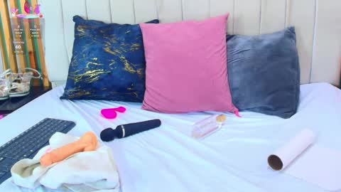 Snapshot of katlyn_martins chatting on February 25, 7:06 pm K A T L Y N online show from February 25, 7:06 pm