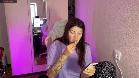 Snapshot of katrin_kristal chatting on September 14, 1:01 pm naked in pvt show 100 tk online show from September 14, 1:01 pm