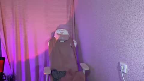 Snapshot of katrin_kristal chatting on October 8, 9:43 pm naked in pvt show 100 tk online show from October 8, 9:43 pm