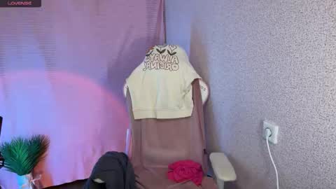 Snapshot of katrin_kristal chatting on September 30, 11:10 am naked in pvt show 100 tk online show from September 30, 11:10 am