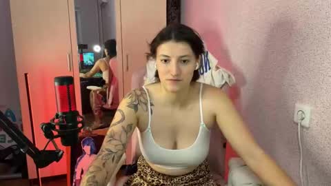 Snapshot of katrin_kristal chatting on March 1, 5:38 pm naked in pvt show 100 tk online show from March 1, 5:38 pm