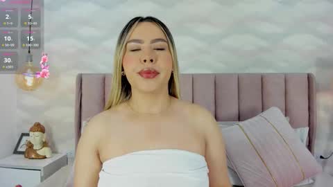 Snapshot of katya_blonde chatting on October 15, 12:17 pm katya_blonde online show from October 15, 12:17 pm