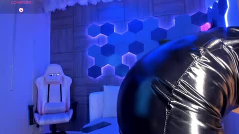    online show from May 12, 8:07 pm