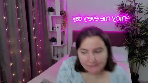 Snapshot of katyaneilson chatting on September 24, 3:02 am Kate online show from September 24, 3:02 am