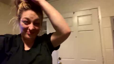 kay_la online show from April 8, 7:33 am