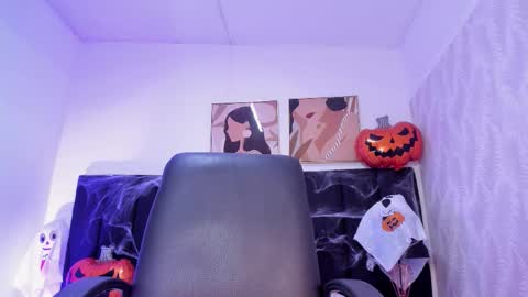 Kayla  online show from November 1, 12:15 pm