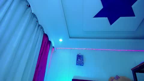 kayla_sexx online show from May 4, 12:17 am