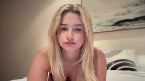 Snapshot of kaylaaaa111 chatting on September 20, 9:23 am khaleesi online show from September 20, 9:23 am