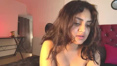 Snapshot of kaylavanber_ chatting on February 18, 9:43 am KAYLA Damian online show from February 18, 9:43 am