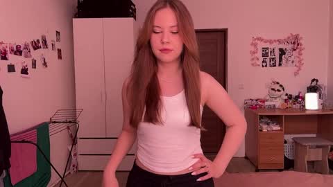 Nyelle online show from May 23, 1:18 pm