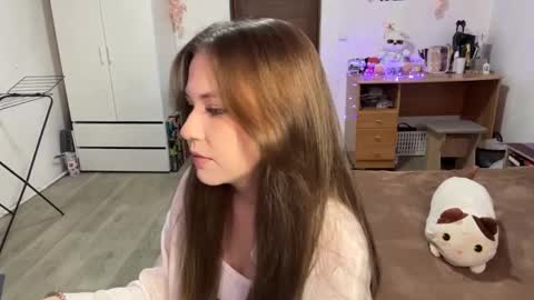 Nyelle online show from April 10, 3:17 pm