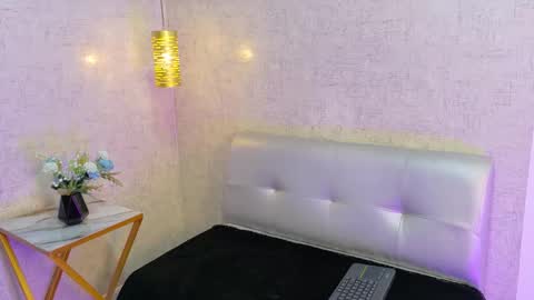 Snapshot of kaylee_jones chatting on September 13, 8:33 pm kaylee_jones online show from September 13, 8:33 pm
