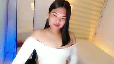 Snapshot of kayleepinay chatting on February 13, 1:19 am Y O U R F U T U R E K A Y L E E online show from February 13, 1:19 am