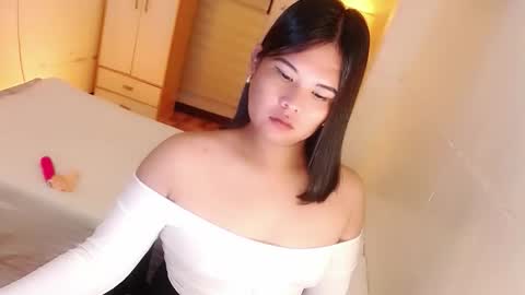 Snapshot of kayleepinay chatting on October 1, 6:51 pm Y O U R F U T U R E K A Y L E E online show from October 1, 6:51 pm