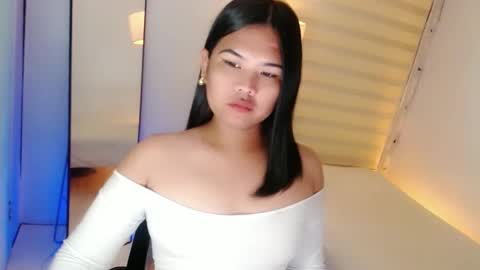 Snapshot of kayleepinay chatting on February 10, 1:57 am Y O U R F U T U R E K A Y L E E online show from February 10, 1:57 am