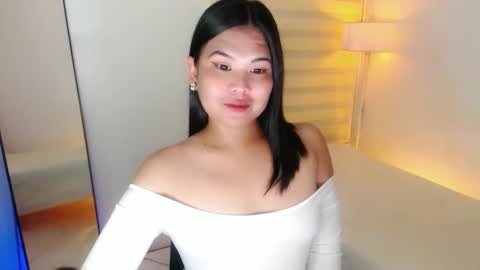 Snapshot of kayleepinay chatting on February 17, 4:20 am Y O U R F U T U R E K A Y L E E online show from February 17, 4:20 am