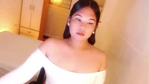Snapshot of kayleepinay chatting on September 15, 12:01 am Y O U R F U T U R E K A Y L E E online show from September 15, 12:01 am