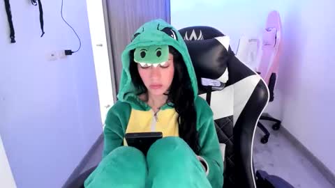 kaylie online show from November 19, 11:09 am