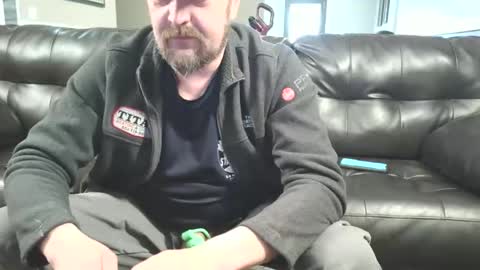 kchristi325 online show from April 6, 9:27 pm