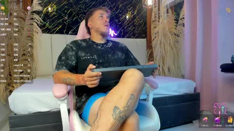 keane_lee_ online show from April 1, 12:50 pm