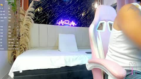 keane_lee_ online show from April 6, 11:55 am