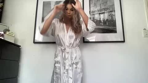 Keelie xx online show from March 3, 11:24 pm