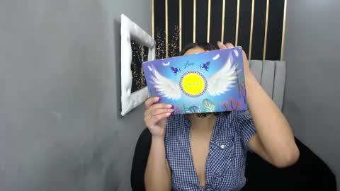  K E I Z Y  online show from December 3, 12:34 pm