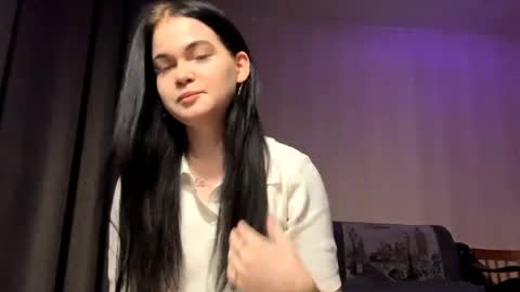 Bella online show from April 4, 3:41 pm